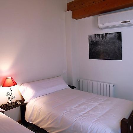 Casa Rural La Plaza Hotell Montanejos Rum bild